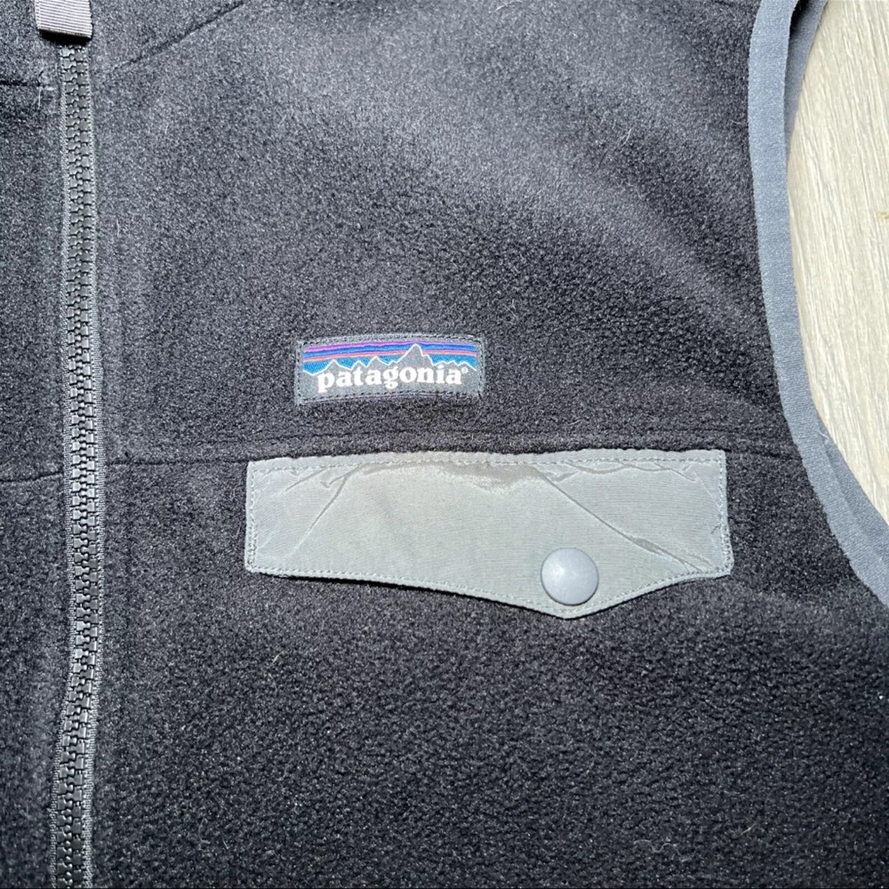 Patagonia Black Fleece Vest with Gray Trim - Picture 3 of 9